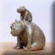 maman et bébé hippopotame modelé  à la main en terre