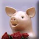 cochon avec un bouquet de roses